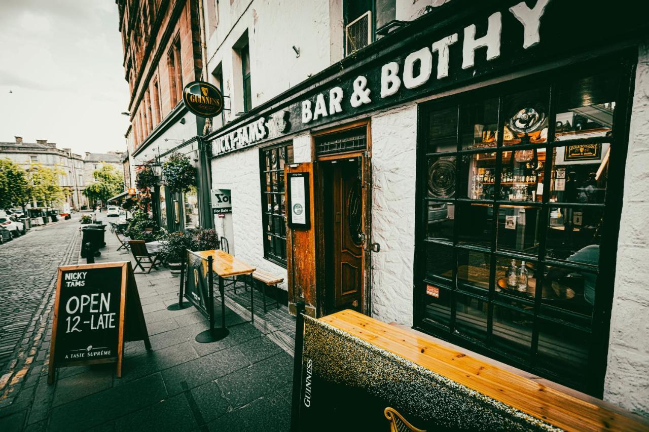 Nicky-Tams Bar & Apartments 스털링 외부 사진